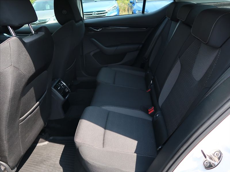 Škoda Octavia 2,0 TDi,1majČR,Serv.k.,DSG,DPH - fotka 18 z 26