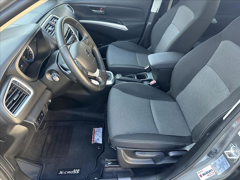 Suzuki SX4 S-Cross 1,6 4x4 AUTOMAT - fotka 12 z 28