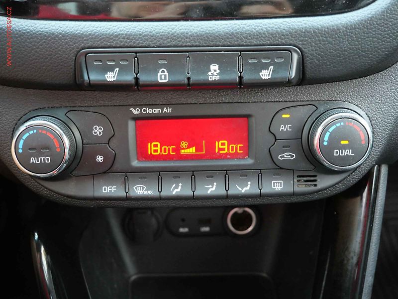 Kia Ceed (2014) 1.6 GDi - fotka 14 z 18
