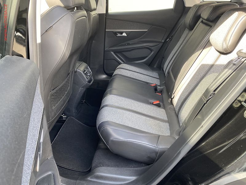 Peugeot 3008 (2018) 1.5 HDi, Allure, navi, kamera - fotka 10 z 16