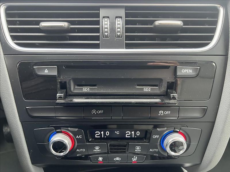Audi A4 2,0 TDi KLIMA / NAVI - fotka 31 z 40