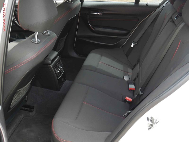 BMW Řada 1 (2012) 2.0D 116d, ČR, Bixen, park - fotka 11 z 22