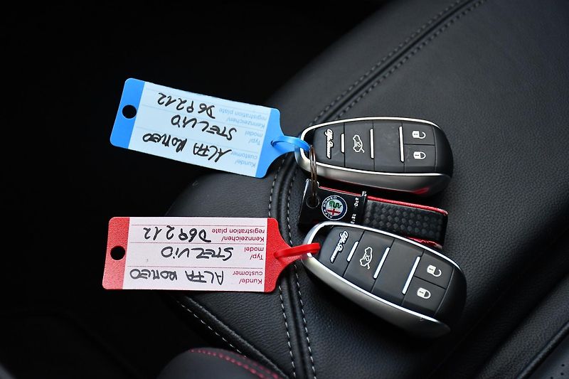 Alfa Romeo Stelvio 2.2 JTDm Competizione Q4 - fotka 35 z 40