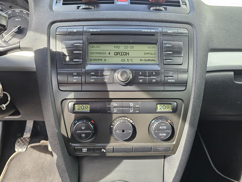 Škoda Octavia (2008) 2 1.9TDI TAŽNÉ  - fotka 12 z 19