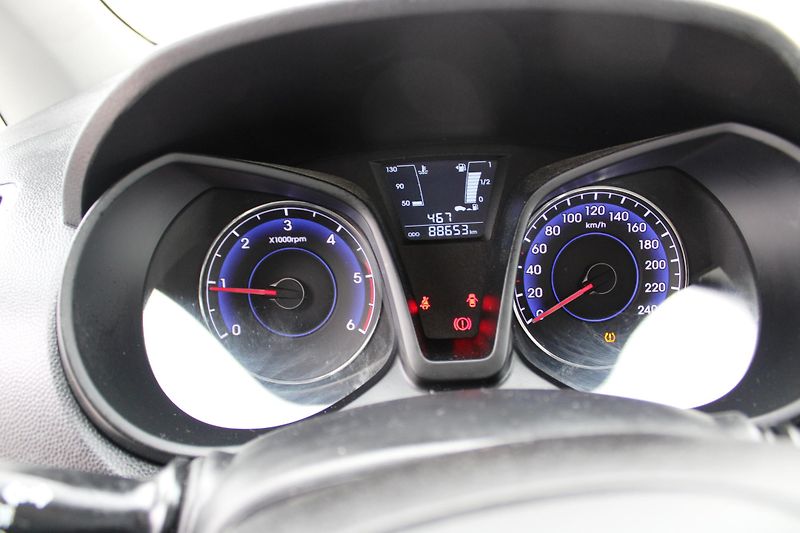 Hyundai ix20 (2015) 1,6 CRDI KLIMA KOUPENO CZ ALU - fotka 16 z 17