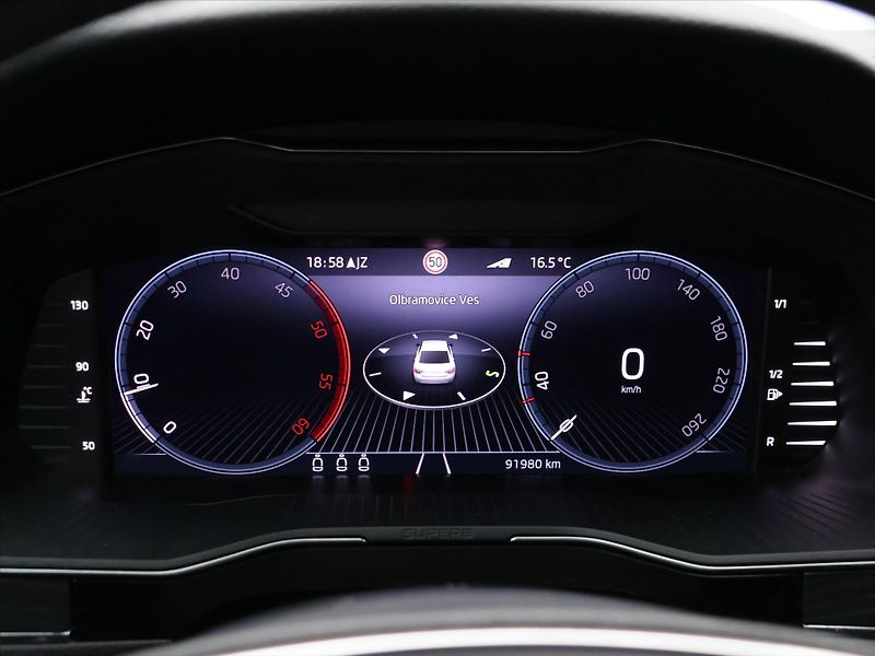 Škoda Superb 2,0 TDI Virtual Matrix Webasto - fotka 18 z 33