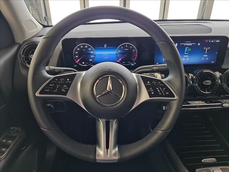 Mercedes-Benz GLB 220 4MATIC - fotka 10 z 22