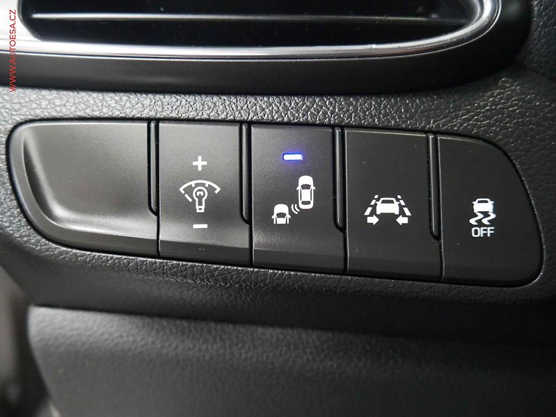 Hyundai i30 (2017) 1.5 T-GDI, ČR, DSG, LED - fotka 23 z 27