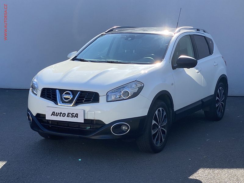 Nissan Qashqai (2012) 1.6dCi 4x4, 2.maj,ČR, AC, TZ - fotka 3 z 19