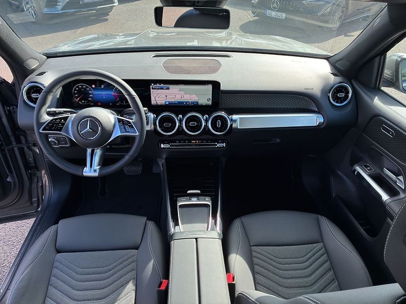 Mercedes-Benz GLB 180 d - fotka 16 z 26