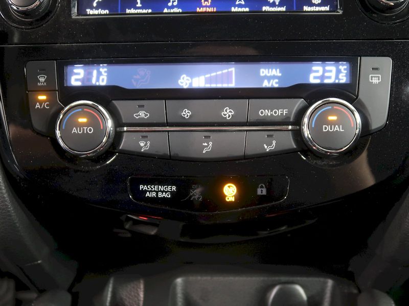 Nissan Qashqai (2021) 1.3DiG-T 103KW TAŽNÉ 360*CAMER - fotka 23 z 33