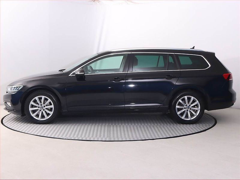 Volkswagen Passat (2023) 2.0 TDI - fotka 3 z 20