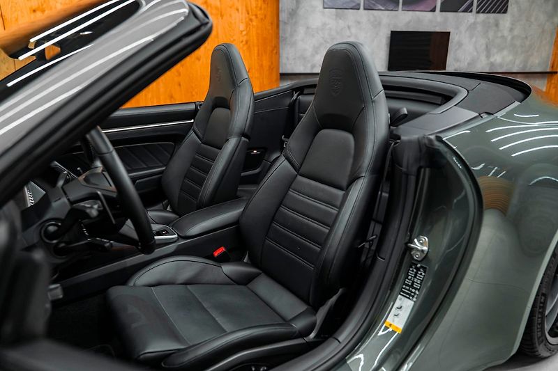 Porsche 911 4 GTS - fotka 6 z 20