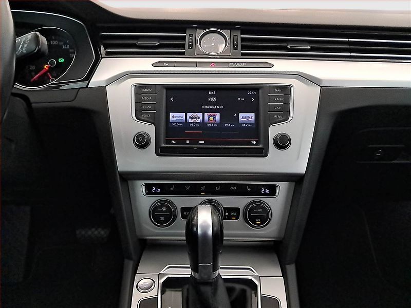 Volkswagen Passat (2015) 2.0 TDI, Automat, Navi - fotka 12 z 17