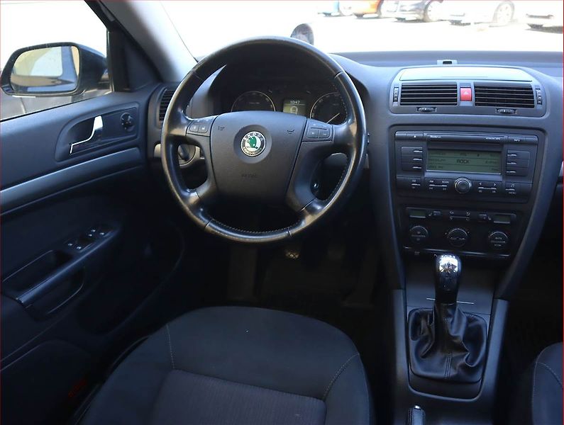 Škoda Octavia (2008) 1.9 TDI DPF, Serv.kniha - fotka 7 z 17