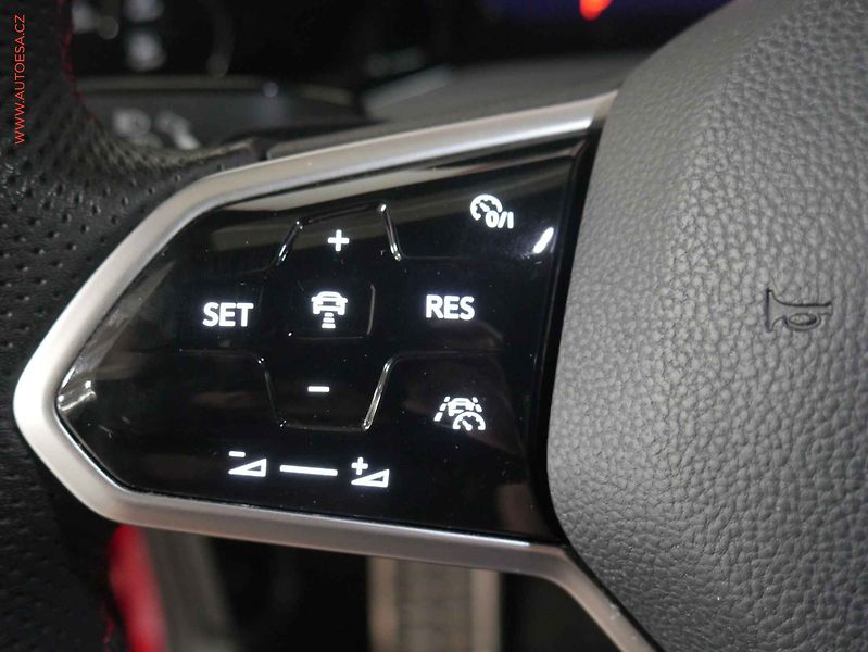 Volkswagen Golf (2021) 2.0 TSi, GTi, DSG, LED - fotka 15 z 24