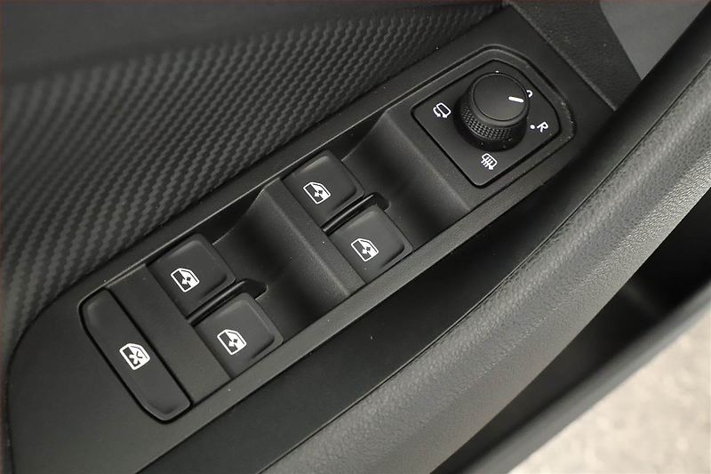 Škoda Kamiq (2025) 1.5 TSI, MONTE CARLO, AUTOMAT - fotka 9 z 20