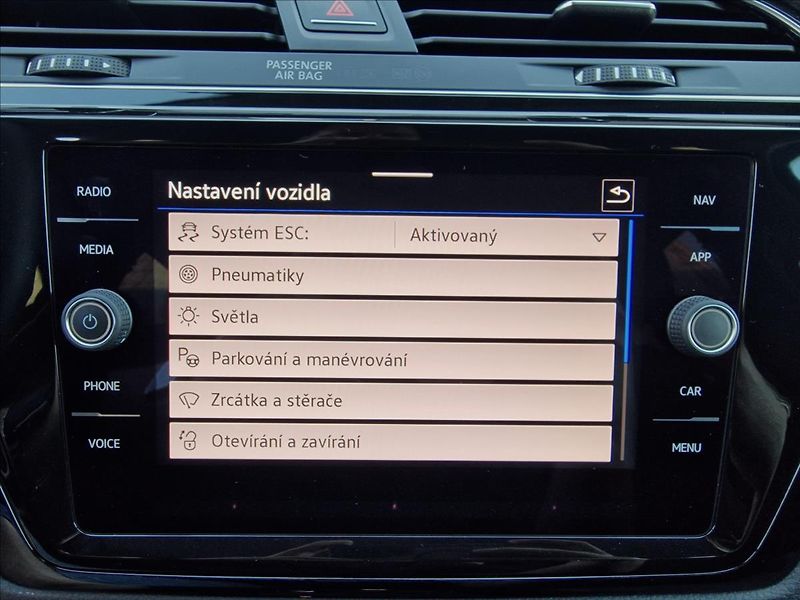 Volkswagen Touran 1.5 TSI DSG Evo Highline,ČR - fotka 31 z 50