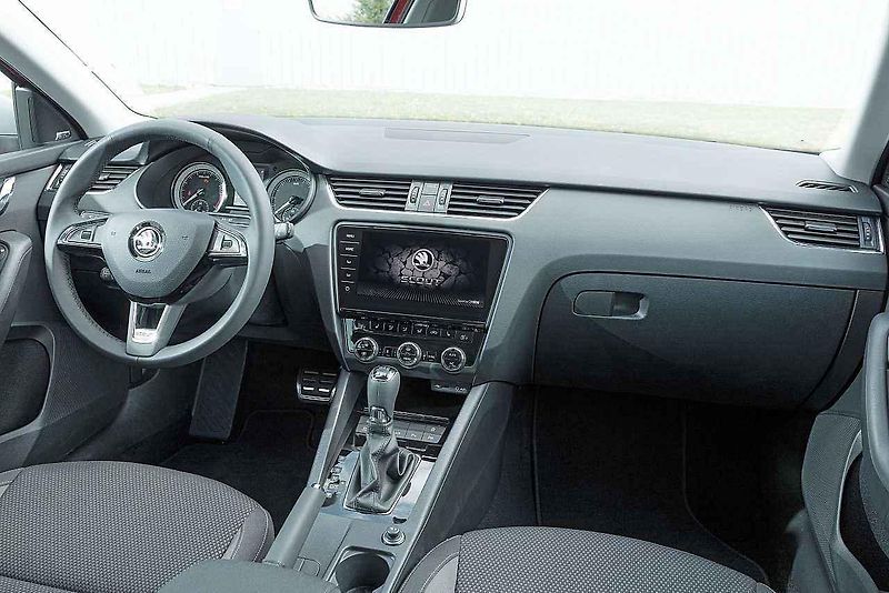 Škoda Octavia Combi RS a Škoda Octavia Scout.