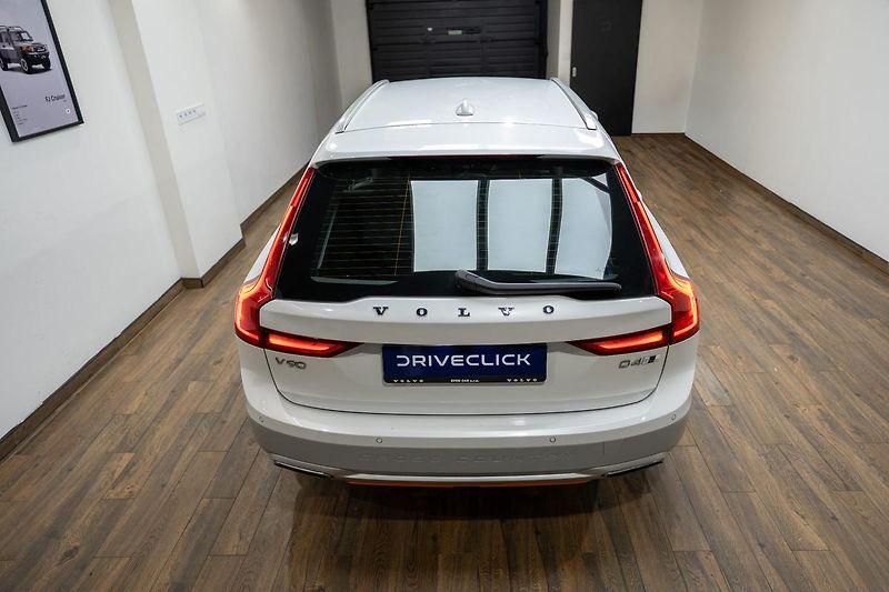Volvo V90 Cross Country 2.0 140 kW - fotka 5 z 39