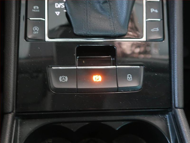 Škoda Superb (2015) 2.0 TDI, Automat, Kůže, Navi - fotka 16 z 18