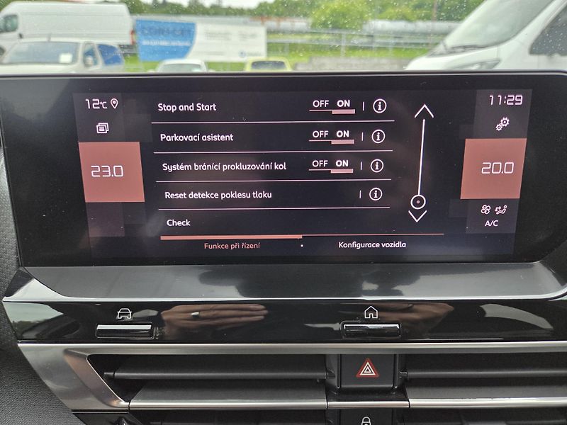 Citroën C4 (2022) 1.5 BHDi 130 SHINE EAT8 - fotka 24 z 38