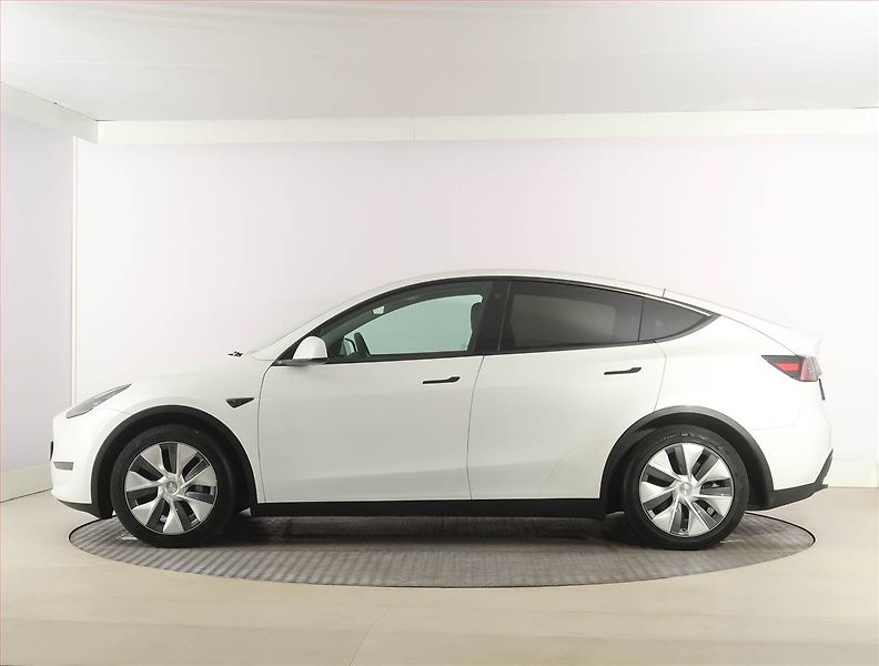 Tesla Model Y (2023) Long Range AWD 79kWh, SoH 96% - fotka 3 z 32