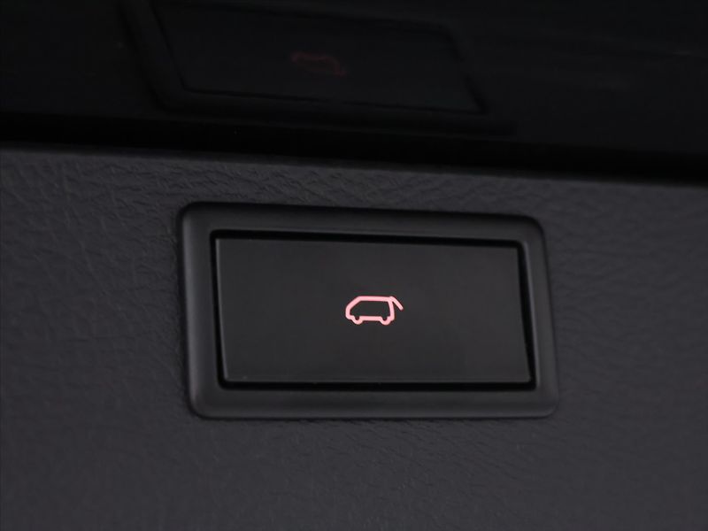 Volkswagen Multivan 2,0 TDI 146kW Highline DSG CZ - fotka 11 z 36