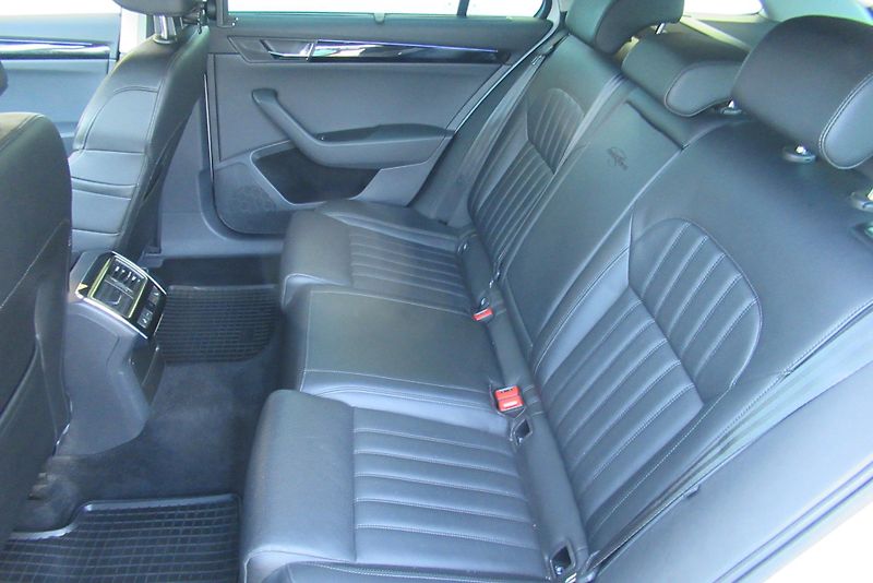 Škoda Superb 2.0 TDI DSG L&K TAŽNÉ - fotka 30 z 41