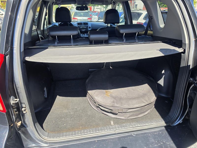 Toyota RAV4 2.2D-Cat 130kw 4x4 - fotka 7 z 21