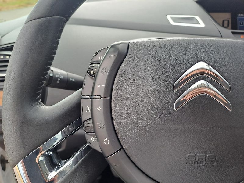 Citroën Grand C4 Picasso (2011) 1.6 HDi 7 MÍST - fotka 21 z 31