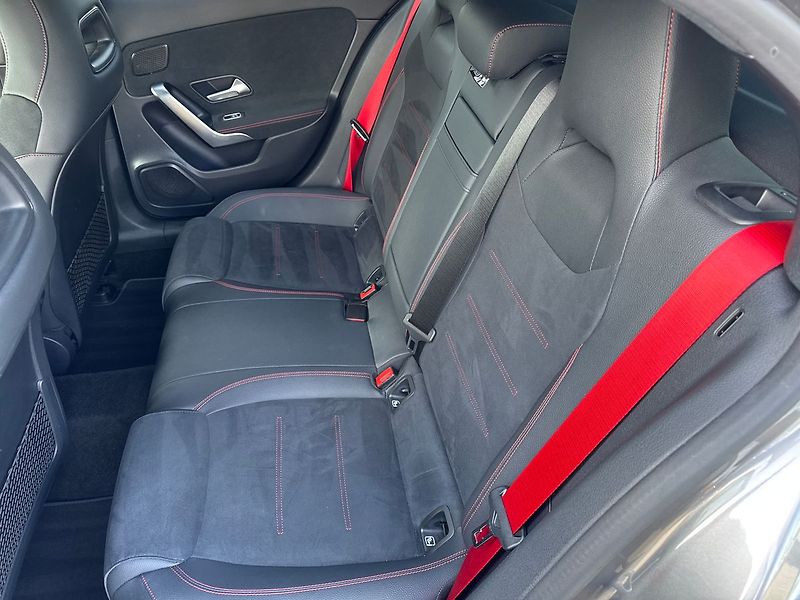 Mercedes-Benz Třídy A 35 AMG 4MATIC - fotka 14 z 20