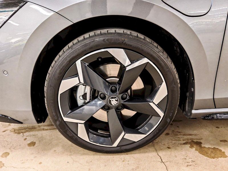 Škoda Superb (2025) iV 1.5 TSI 150 kW DSG Sportlin - fotka 32 z 32