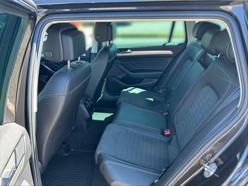 Volkswagen Passat 2,0 TDI 110 Elegance AT - fotka 8 z 11