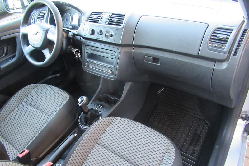 Škoda Fabia 1.6 TDI KLIMA - fotka 14 z 18