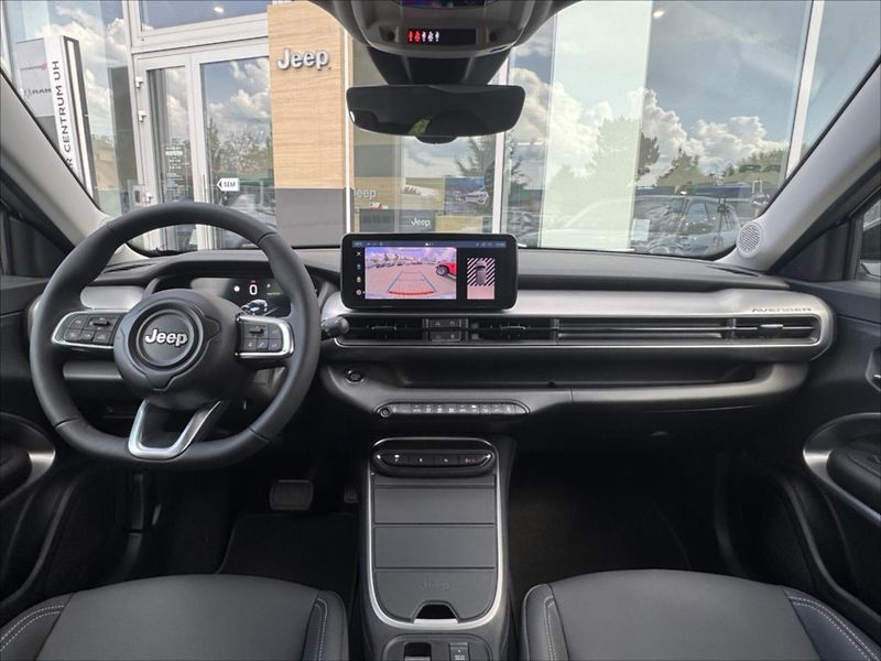 Jeep Avenger (2024) 156K 54kWh  Summit Electric - fotka 12 z 15