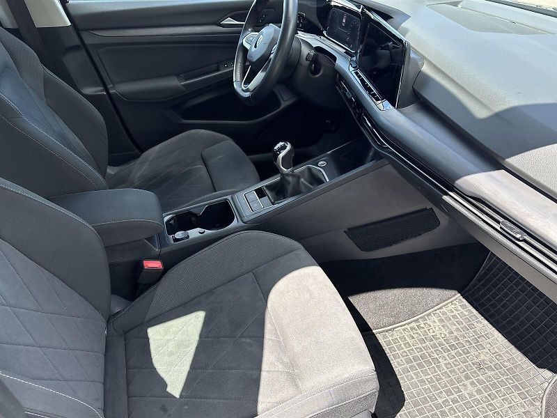 Volkswagen Golf (2022) Variant 1.5 TSI Style - fotka 9 z 27