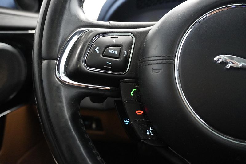 Jaguar XJ (2012) XJ  3,0D V6 AUTOMAT - fotka 20 z 39