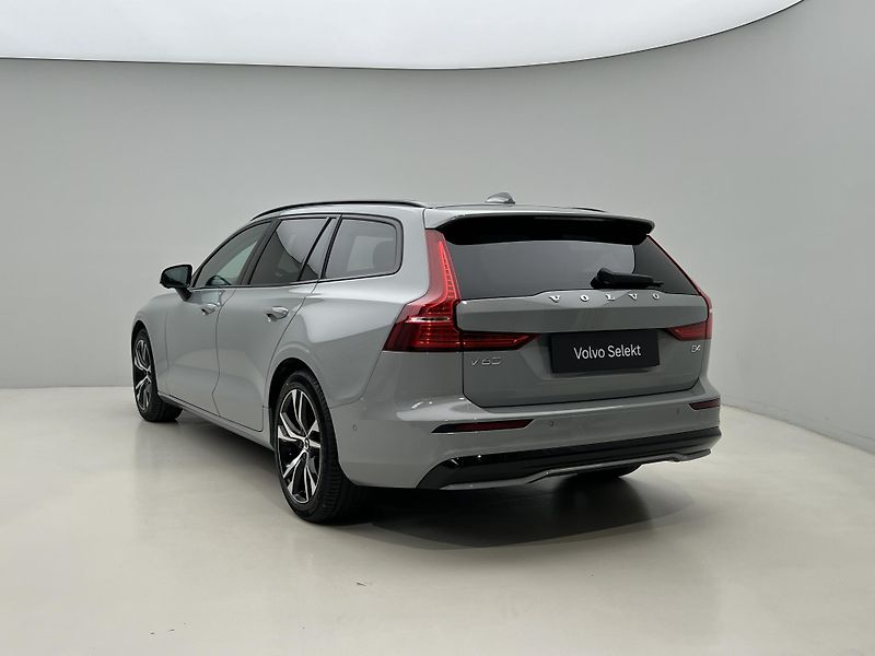 Volvo V60 B4 PLUS DARK AUT 1.maj. - fotka 11 z 43