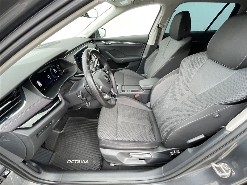 Škoda Octavia 2,0 TDI DSG Combi Style TAŽNÉ - fotka 4 z 23