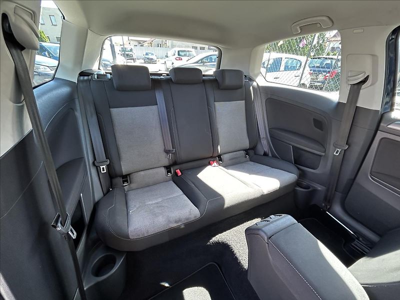 Volkswagen Golf 1,2 TSi  P+Z Senzory,Klimatiza - fotka 30 z 43