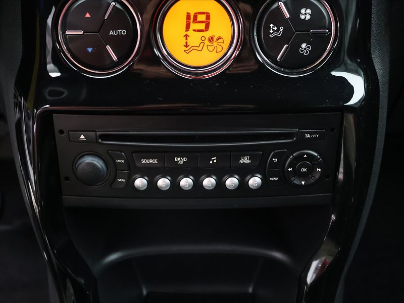 Citroën DS3 1,6 VTi 88 kW Aut. klima - fotka 22 z 31