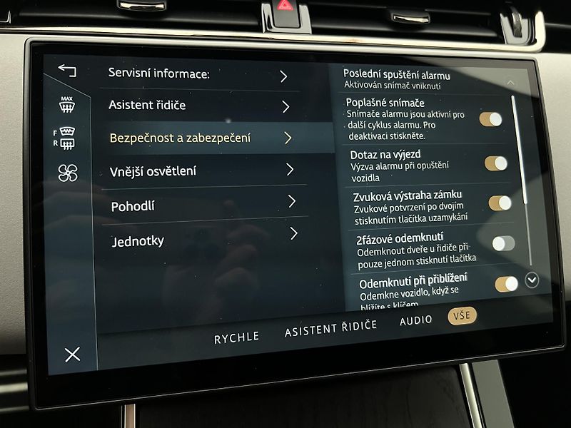 Land Rover Range Rover Evoque P250 DYNAMIC SE AWD AUT CZ - fotka 42 z 43