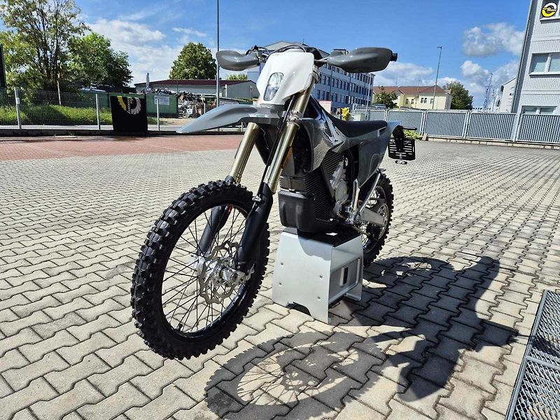 Ostatní (2026) EX 80 HP - fotka 9 z 43