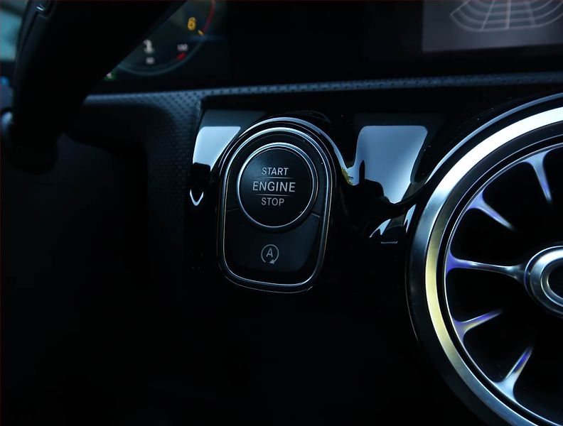 Mercedes-Benz CLA (2020) AMG Paket 200 d - fotka 17 z 21