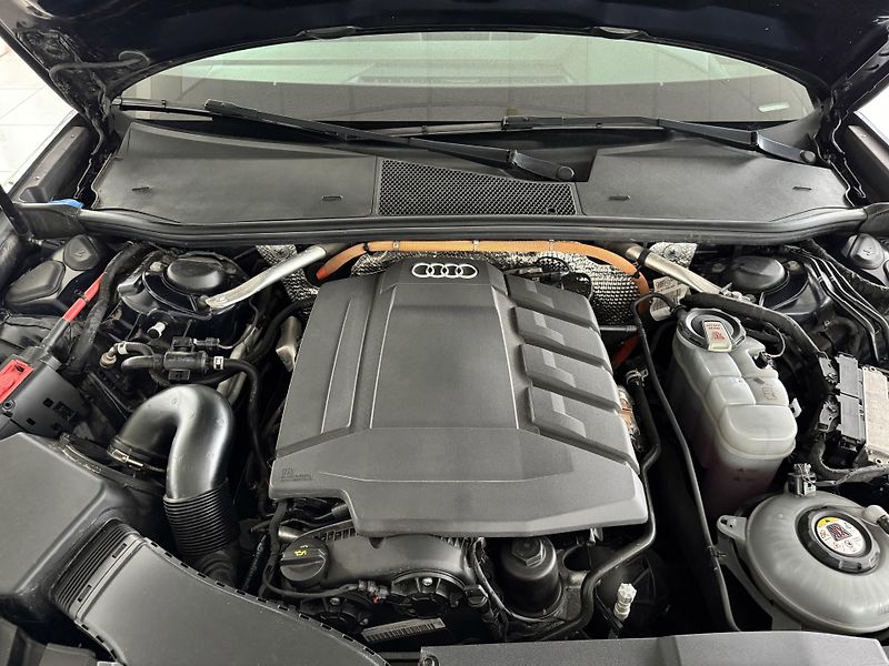 Audi A6 50TFSIe Quattro*360kam*KeyLess - fotka 38 z 38