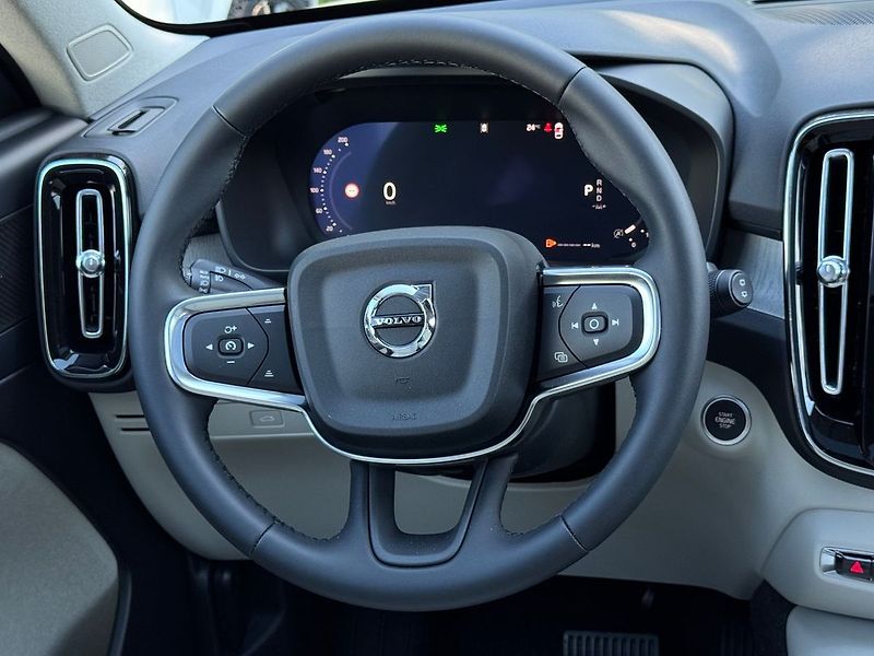 Volvo XC40 (2026) ULTRA B4, 360°, PANORAMA - fotka 22 z 23