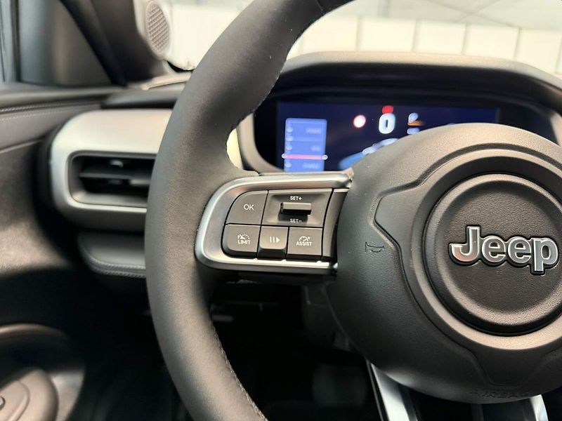 Jeep Avenger (2026) Altitude 1.2 Turbo e-Hybrid 11 - fotka 3 z 15