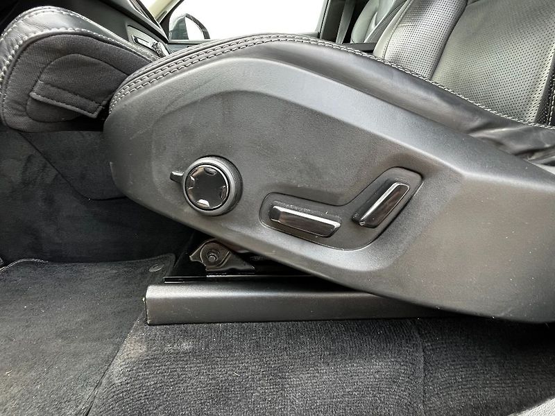 Volvo XC90 Ultimate T8 AWD 335kW - fotka 24 z 26