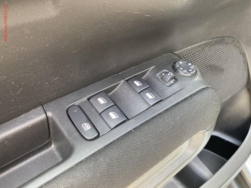 Citroën C3 Aircross (2024) 1.2PT, Shine, navi, kamera - fotka 13 z 18